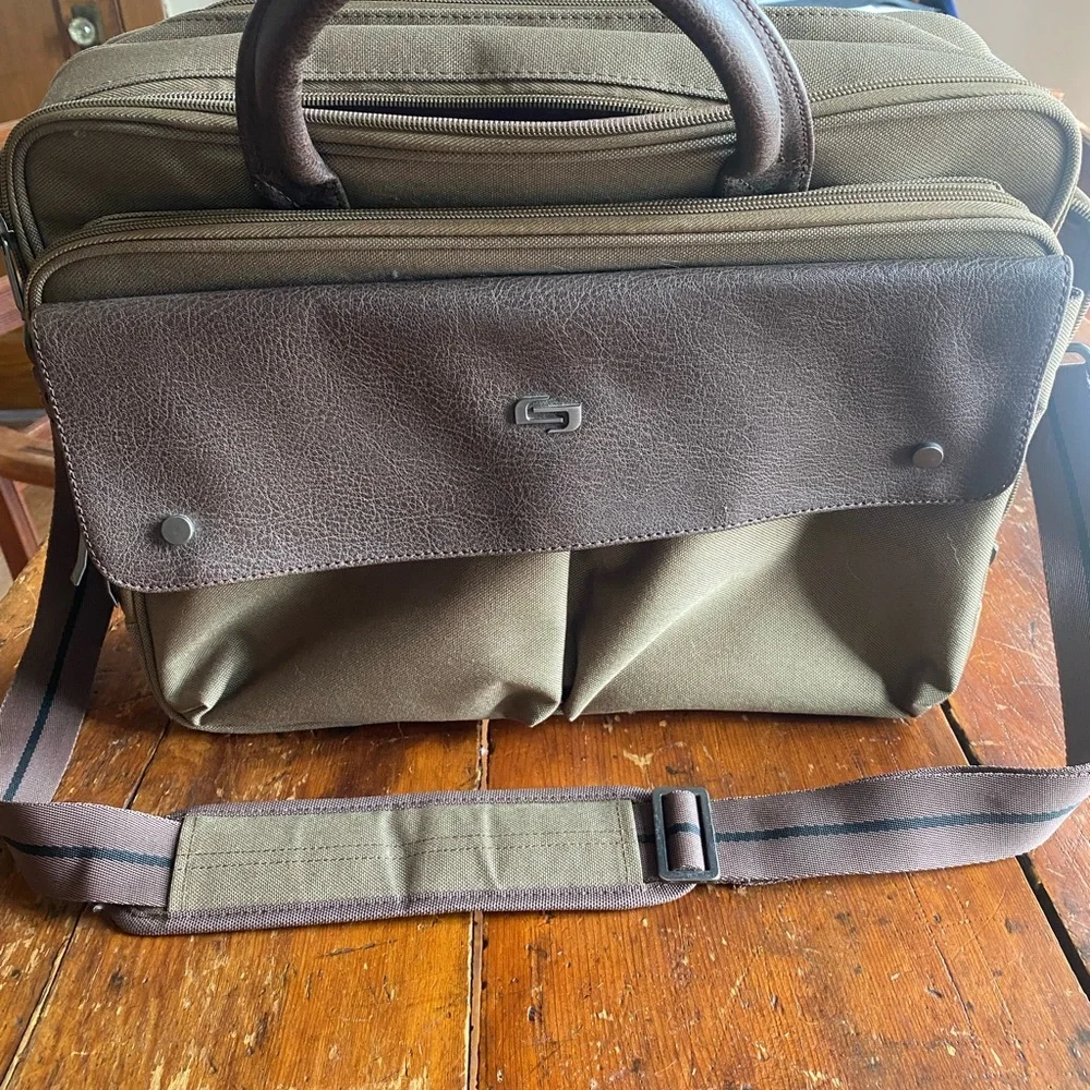 solo Olive Green and Brown Laptop Messenger Bag